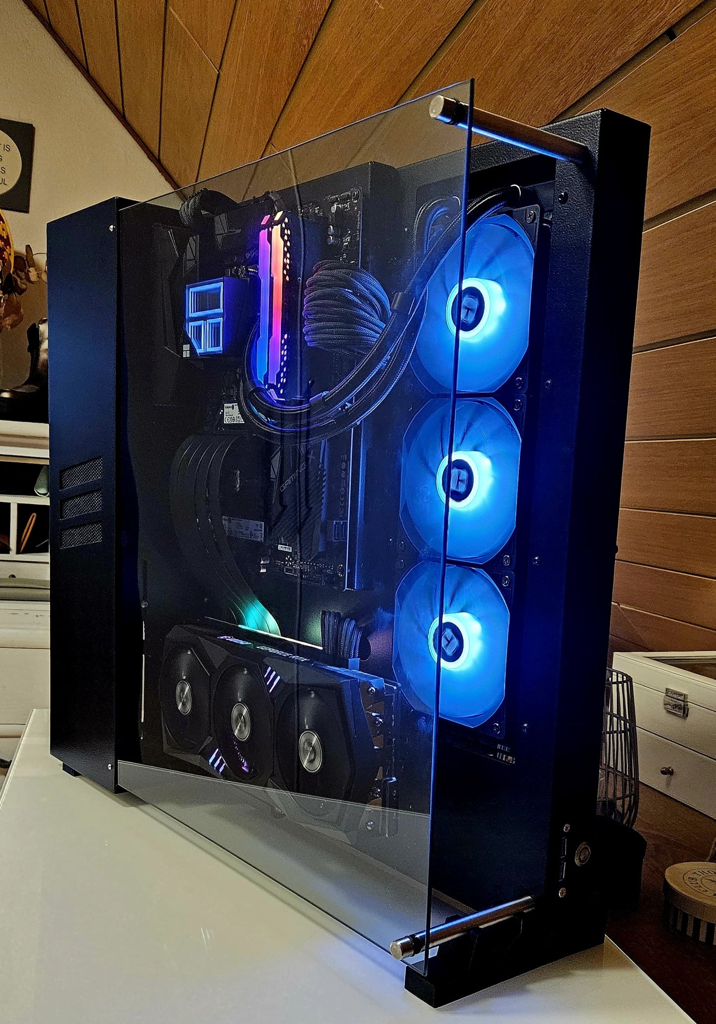 CON 87 - Full Tower Ultra Slim Wall Mount PC-Gehäuse